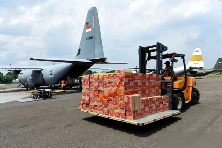 Distribusi Logistik Pemerintah Menjangkau Daerah Terisolasi Pascabanjir Sumatera