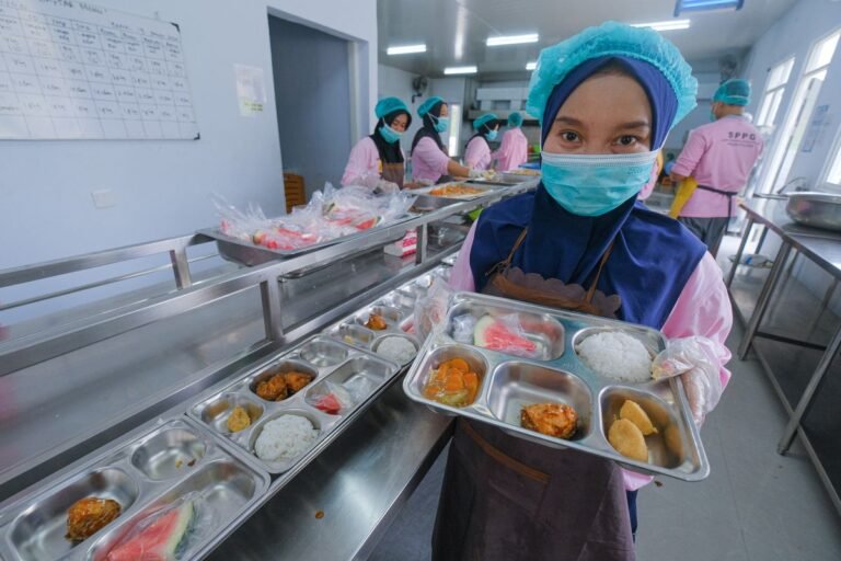 MBG Serap Tenaga Kerja, Program Gizi Sekaligus Gerakkan Ekonomi