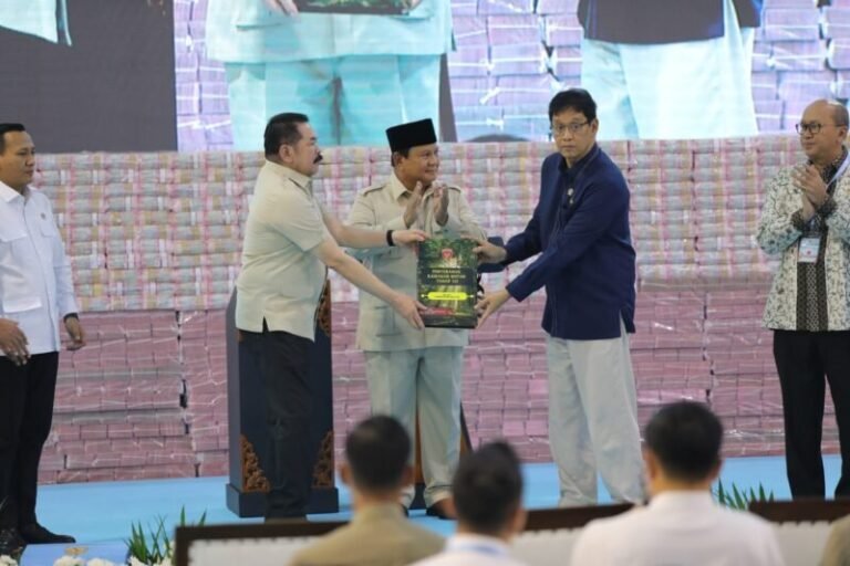 Penyerahan Dana Hasil Penertiban Hutan Jadi Tonggak Tata Kelola SDA Nasional
