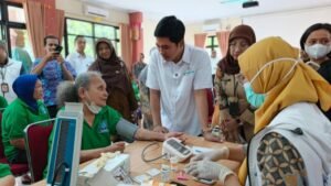 Silent Killer Itu Nyata: Kenapa Lansia Harus Rutin CKG