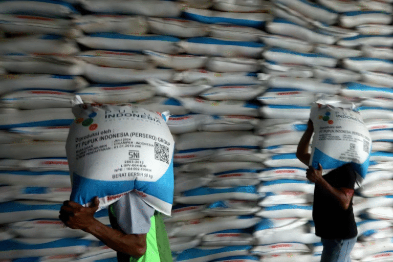 Kebijakan Turunkan Harga Pupuk Dinilai Strategi Tepat Lindungi Petani