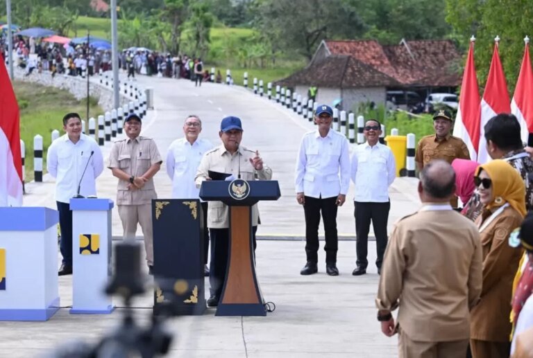 Presiden Tegaskan Jalan Inpres Daerah Pangkas Biaya Logistik Nasional