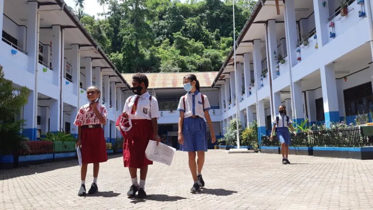 Langkah Nyata Pemerintah Hadirkan Pendidikan Berkualitas dan Layanan Kesehatan Merata di Papua