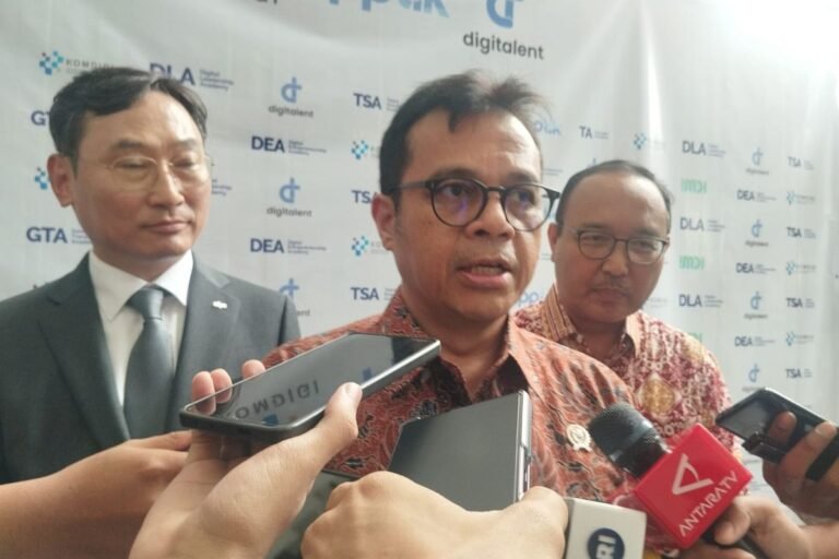 Literasi Digital sebagai Strategi Menghadapi Perang Informasi