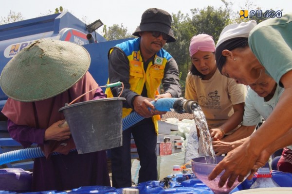 Pemerintah Salurkan Air Bersih Hadapi El Nino dan Kekeringan