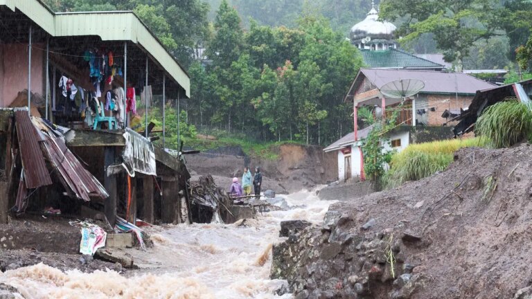 Bencana Hidrometeorologi Diwaspadai, BMKG Ingatkan Risiko Banjir dan Longsor