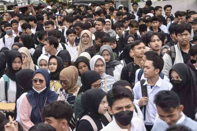 Dua Tahun Prabowo-Gibran, Lapangan Kerja Tumbuh seiring Investasi Strategis